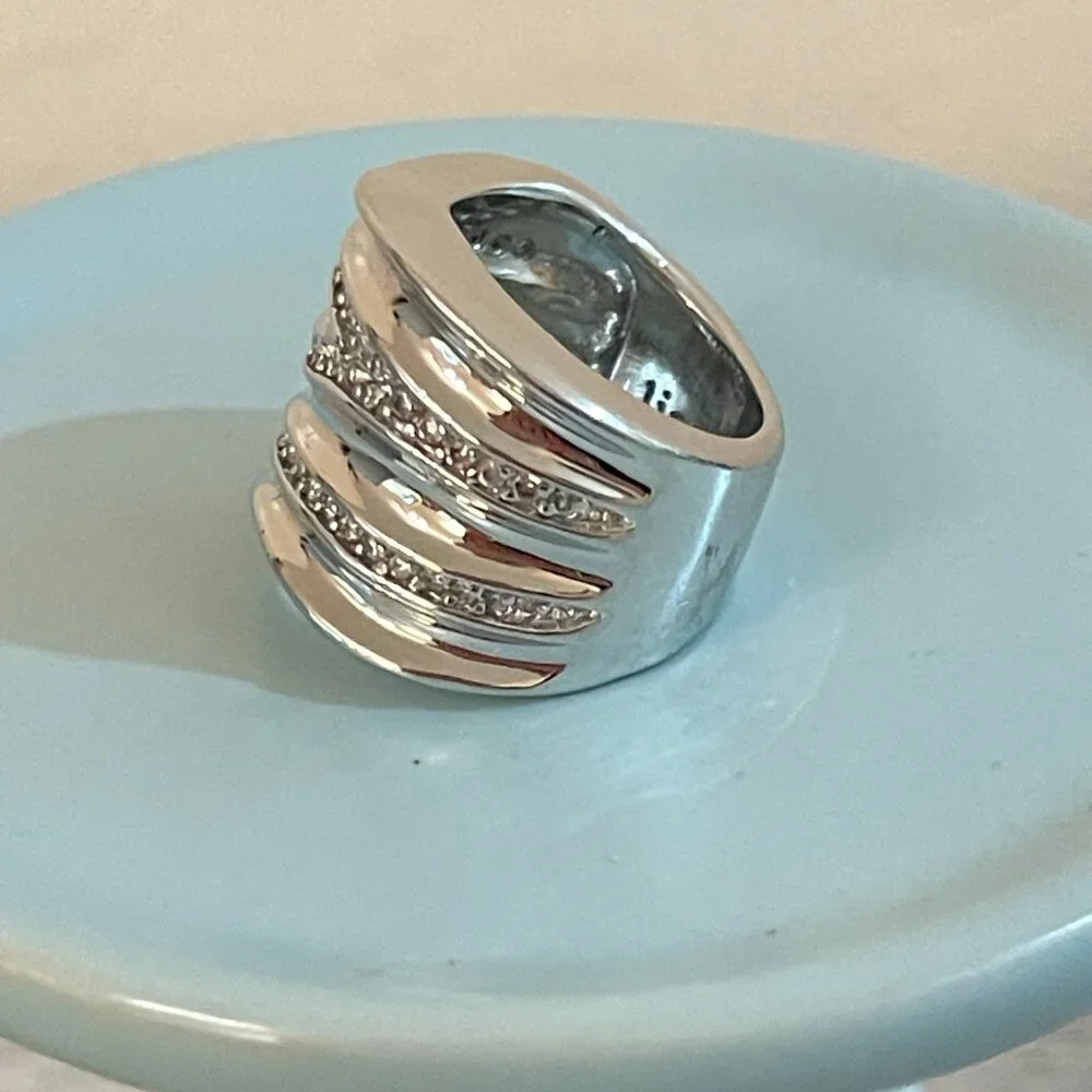 Lia Sophia Ring Revved Up Wide Wavy Silver Crystals Statement Glam Bling Size 7